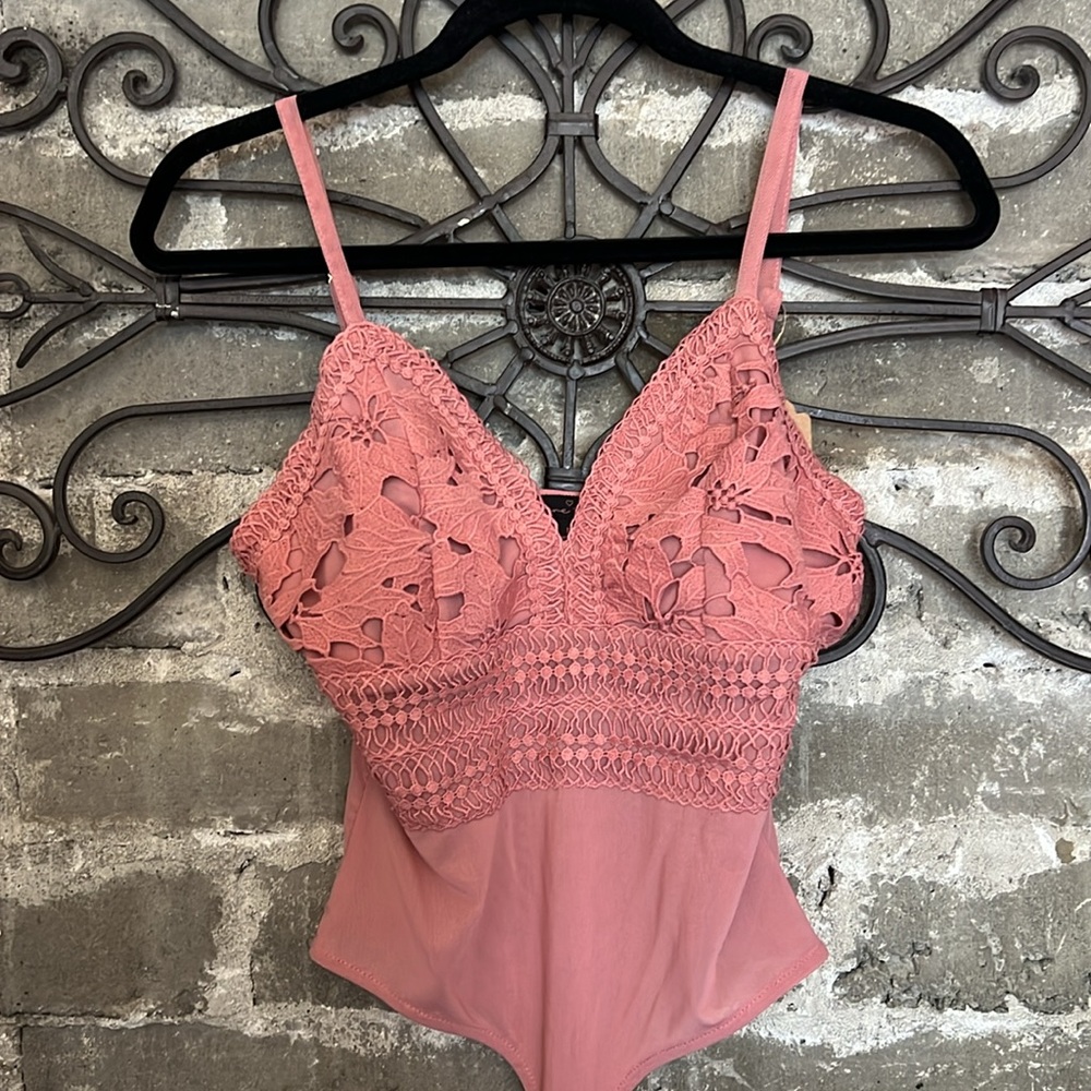 Dusty Pink Love Tree Lace and Crochet-Panel Thong Bodysuit Size Medium